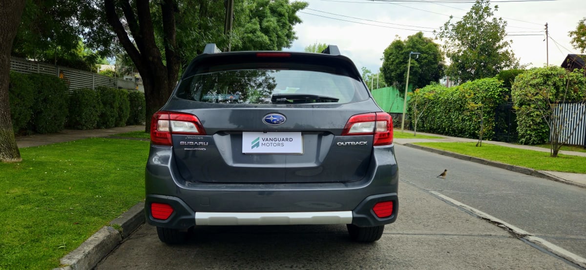 2019 Subaru Outback limited Gris - Miniatura 7