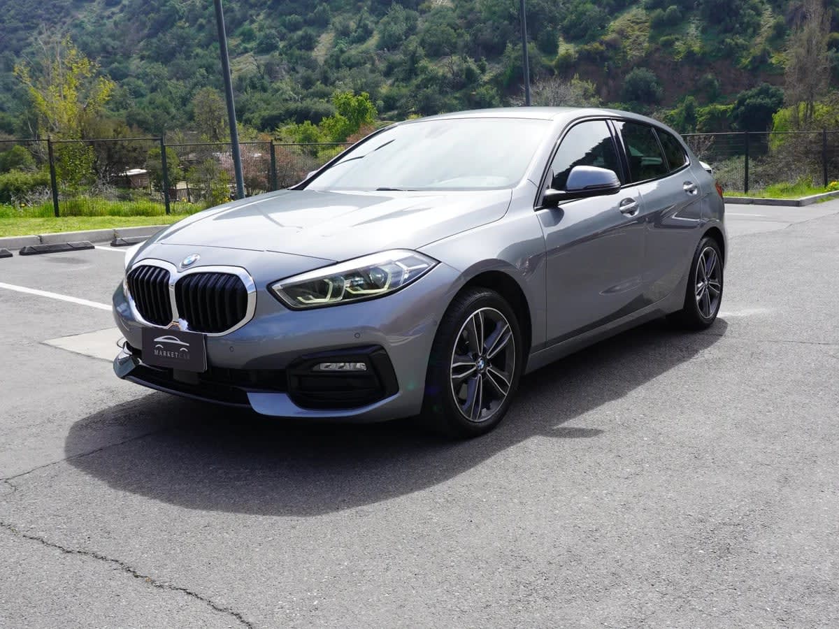 2022 BMW 118 118D Gris - Imagen 1