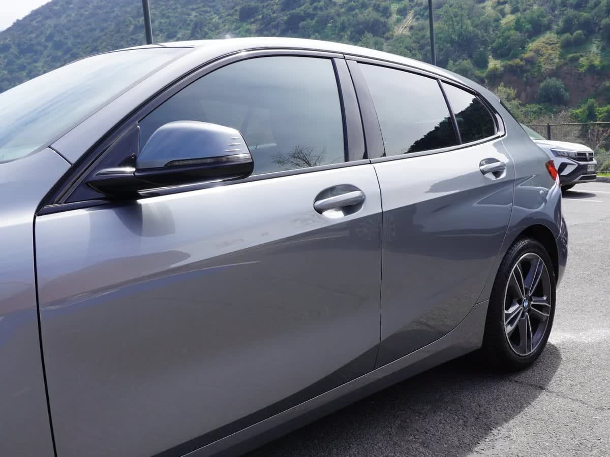 2022 BMW 118 118D Gris - Miniatura 9
