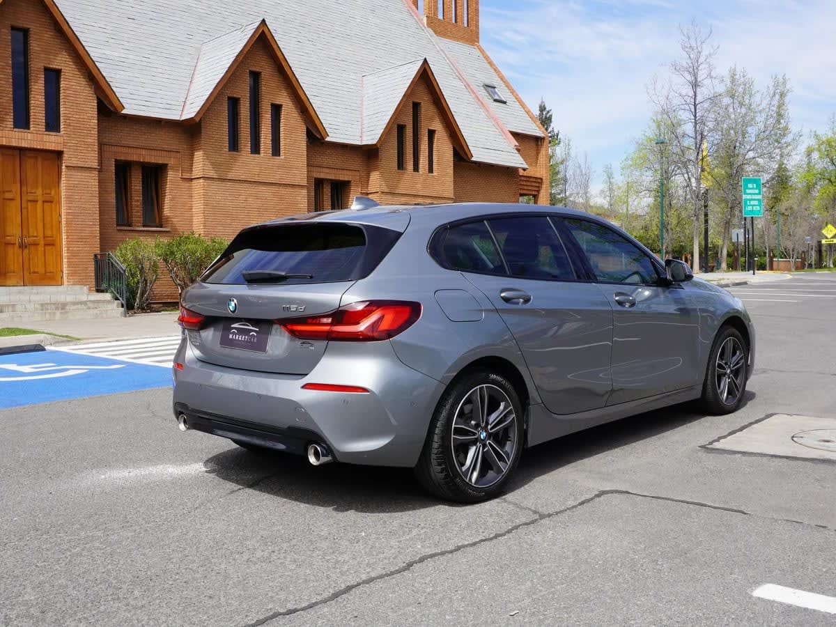 2022 BMW 118 118D Gris - Miniatura 5