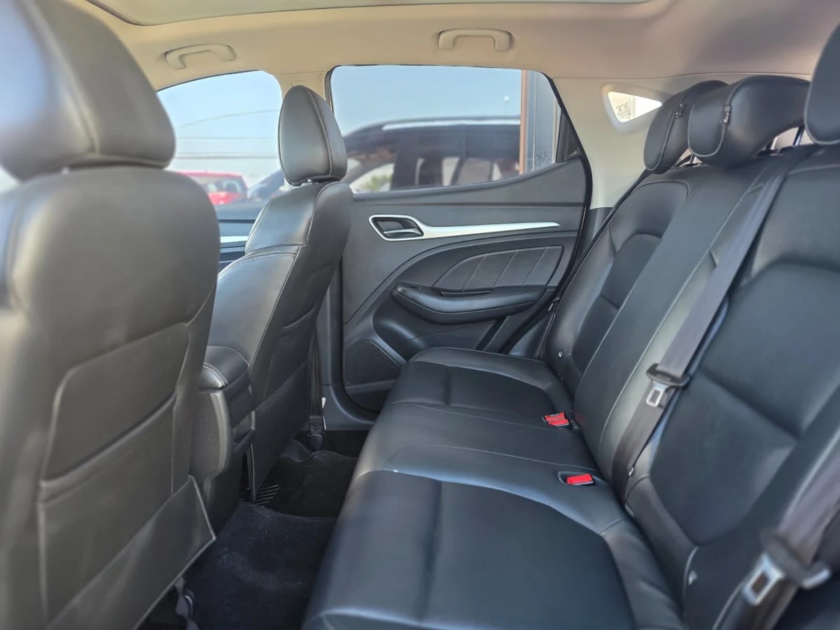 2021 MG ZS 1.5 Negro - Miniatura 9
