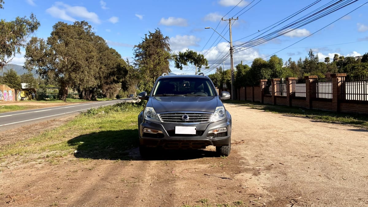 2017 SsangYong REXTON - Miniatura 2