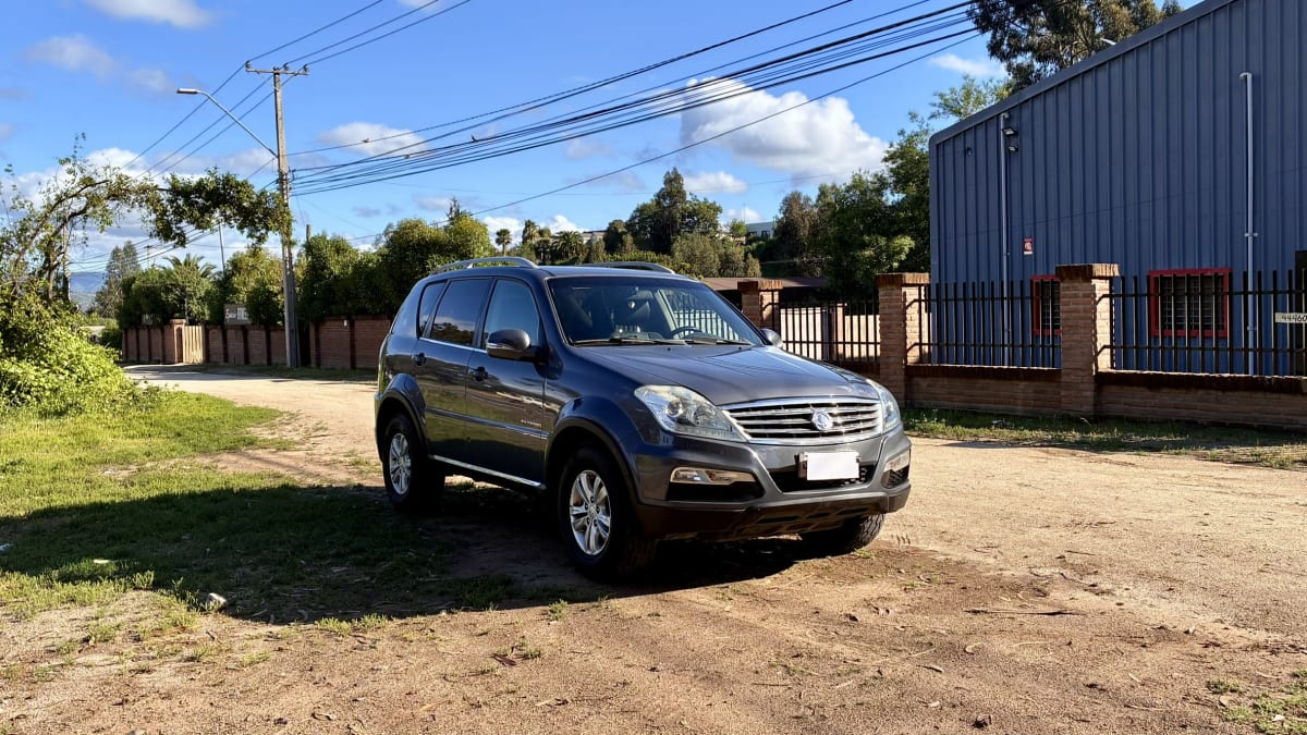 2017 SsangYong REXTON - Miniatura 3