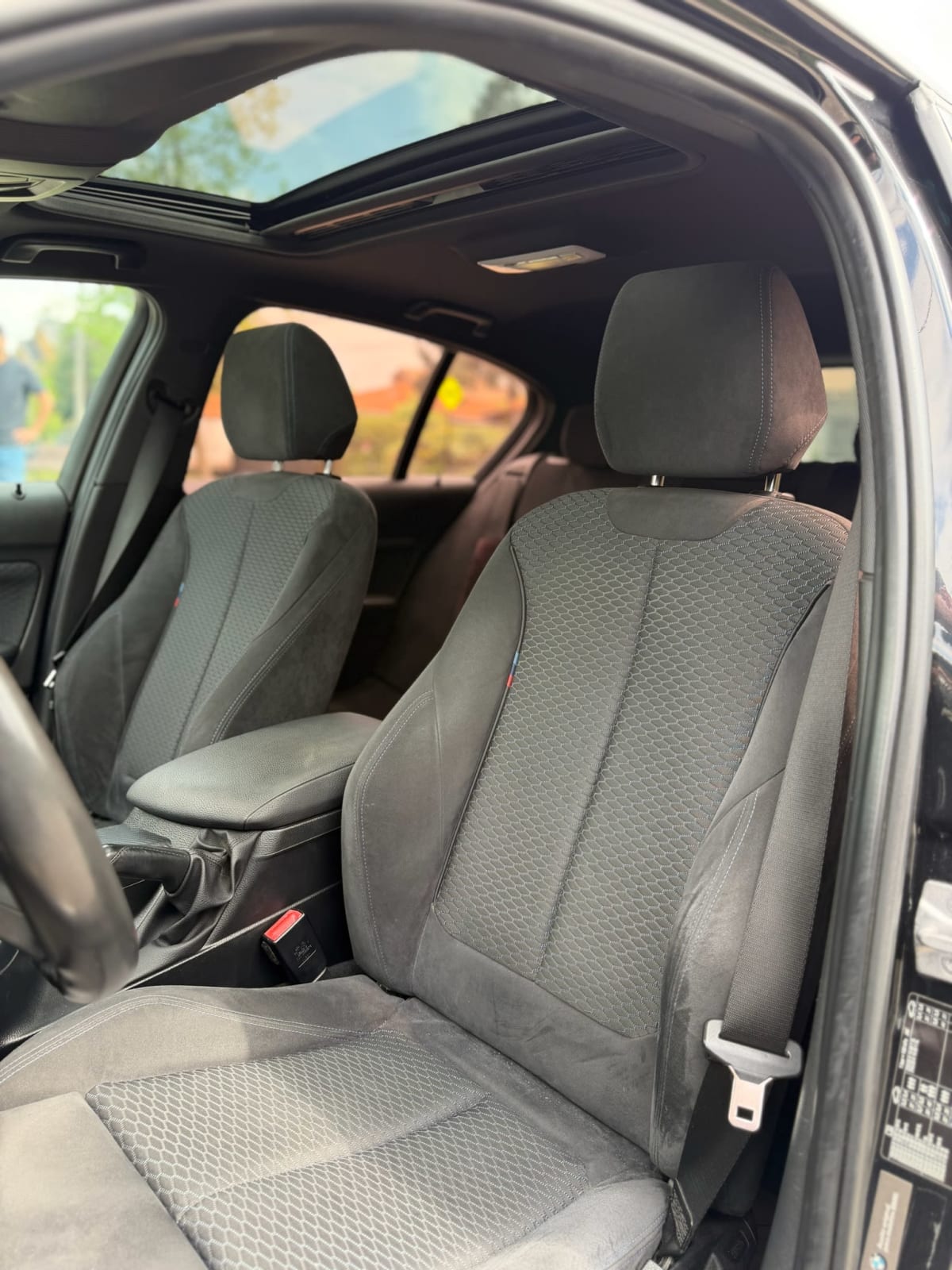 2016 BMW 120I 1.6T - Miniatura 10