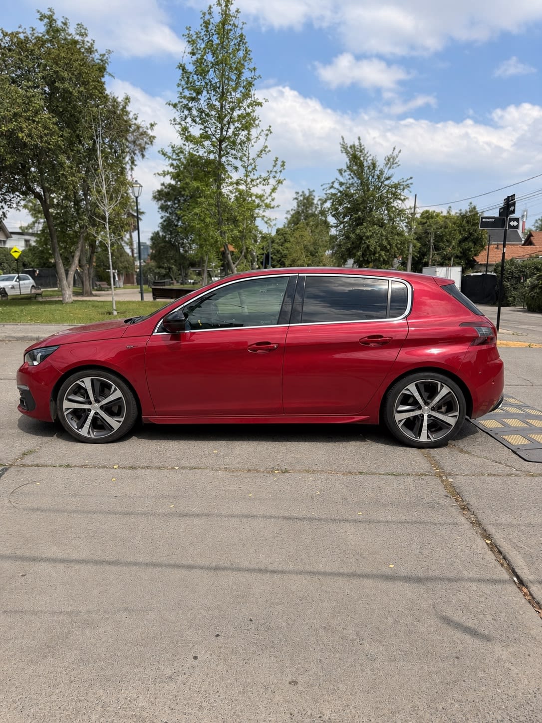 2019 Peugeot 308 GT - Miniatura 2