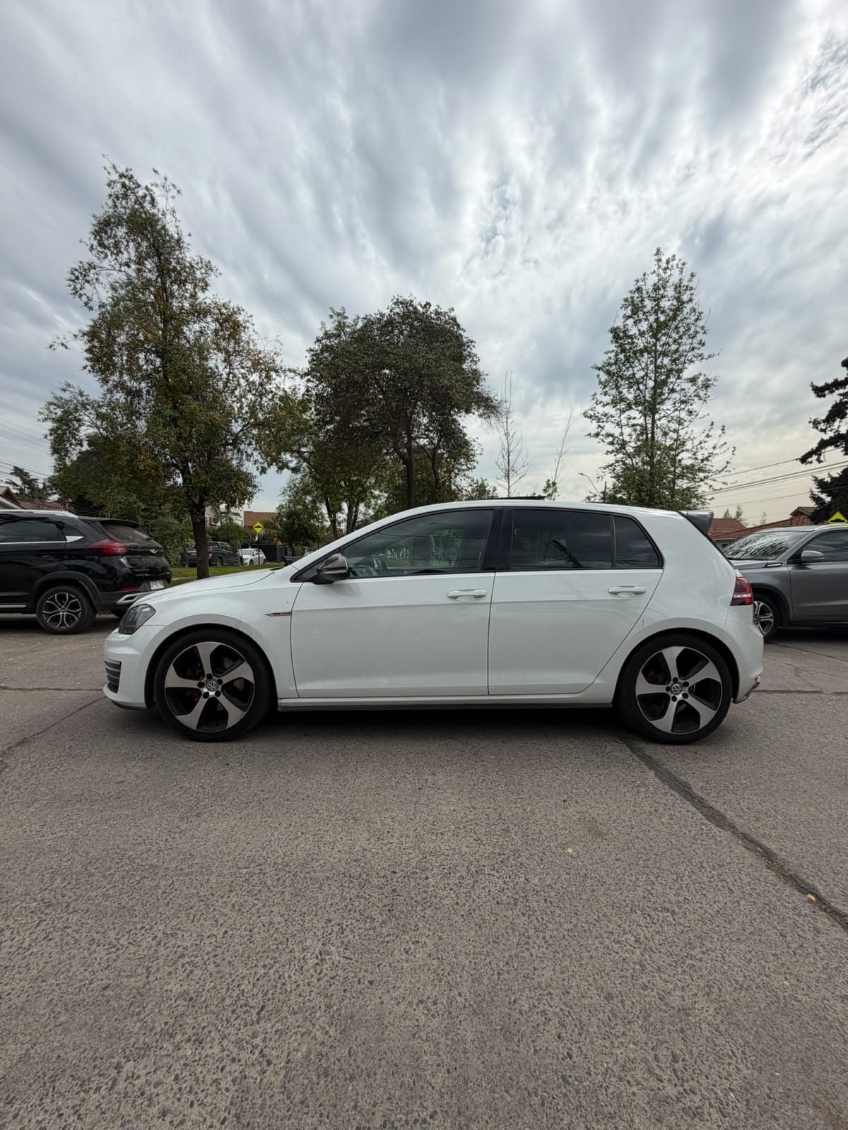 2016 Volkswagen Golf GTI - Miniatura 2
