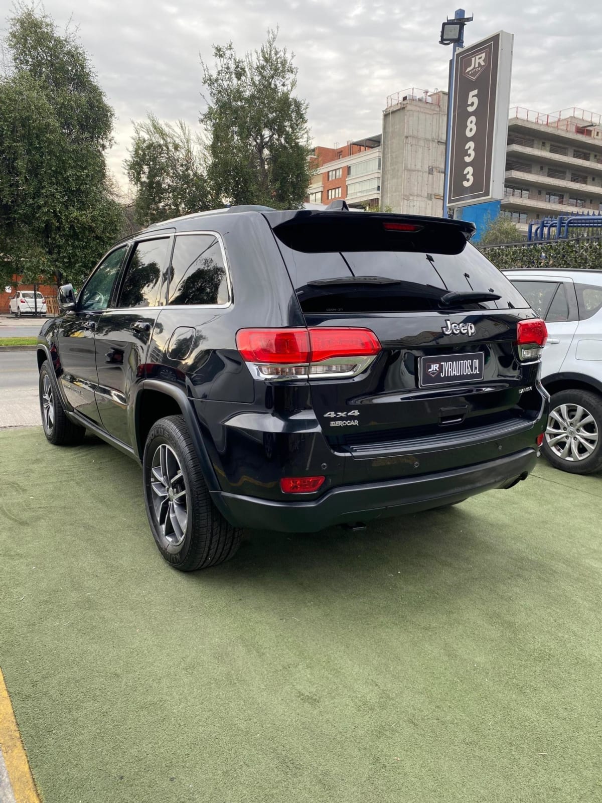 2019 JEEP GRAND CHEROKEE LAREDO - Miniatura 9
