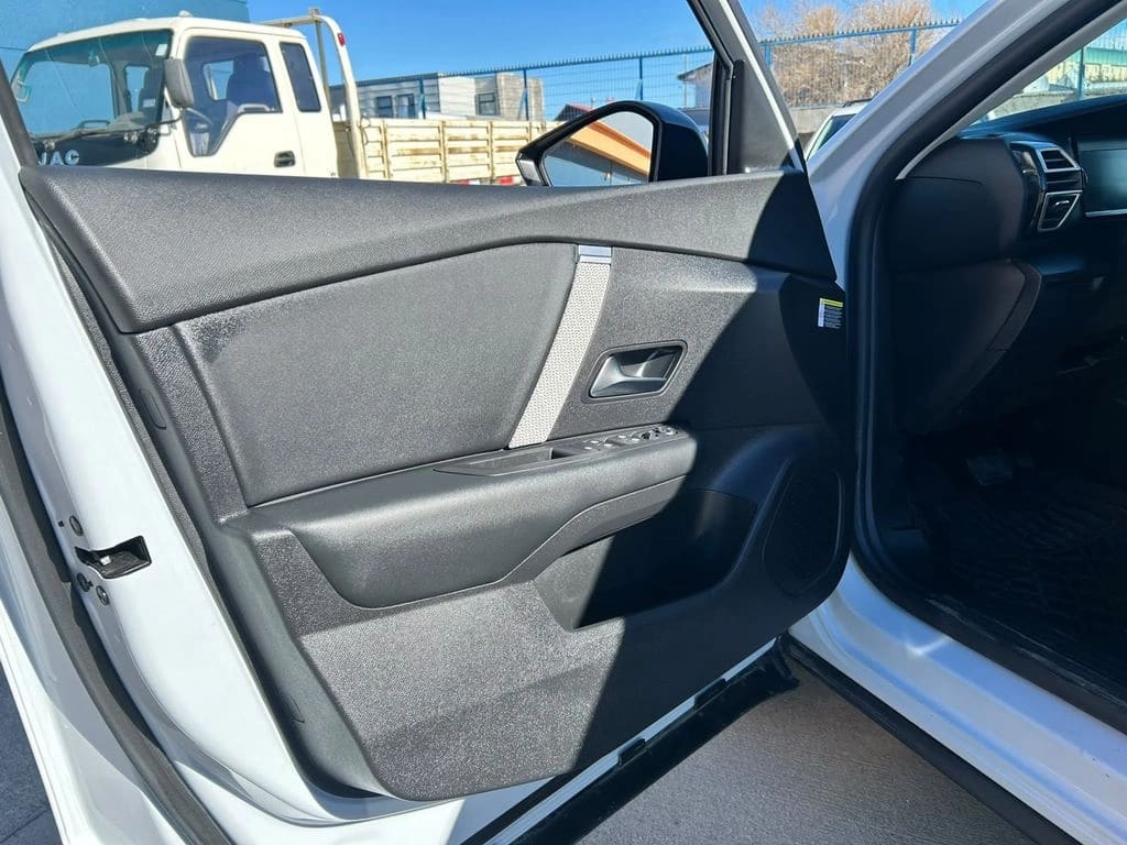 2025 Citroën NEW C4 MCA 1.2 - Miniatura 3