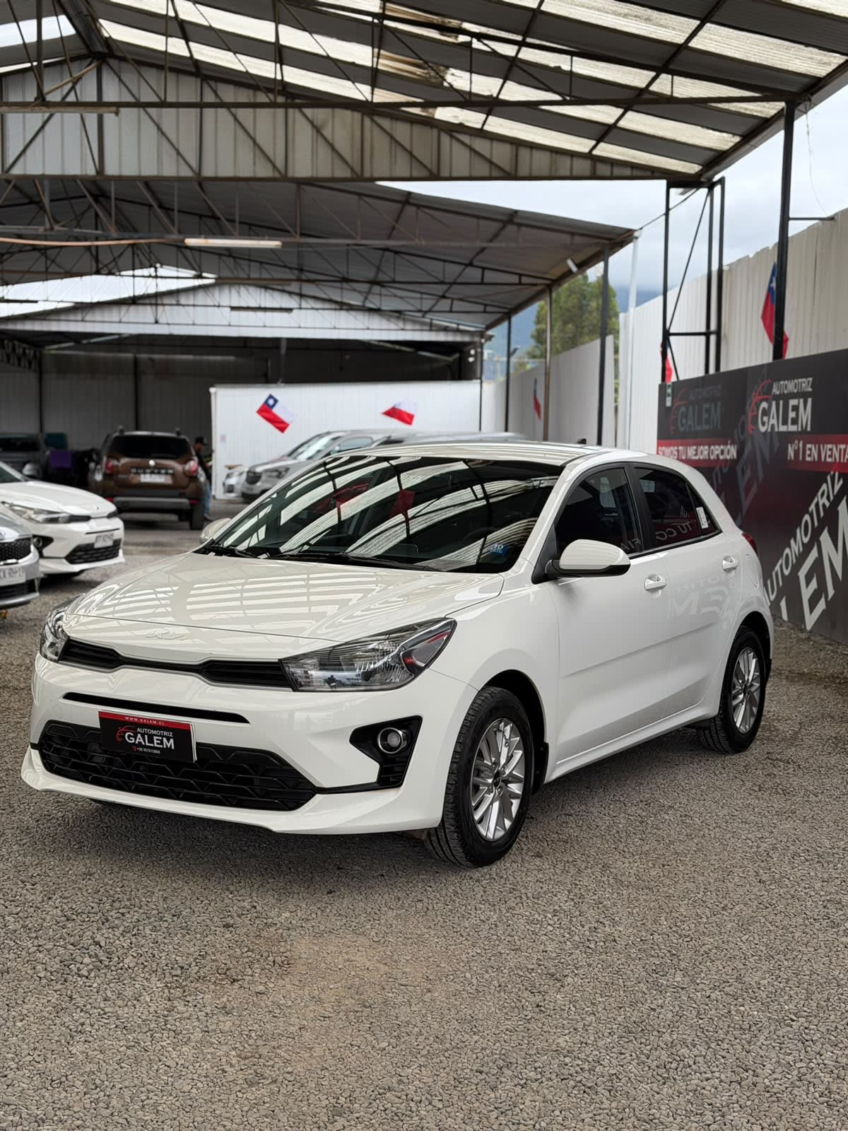 2023 KIA Rio 5 Blanco - Imagen 1