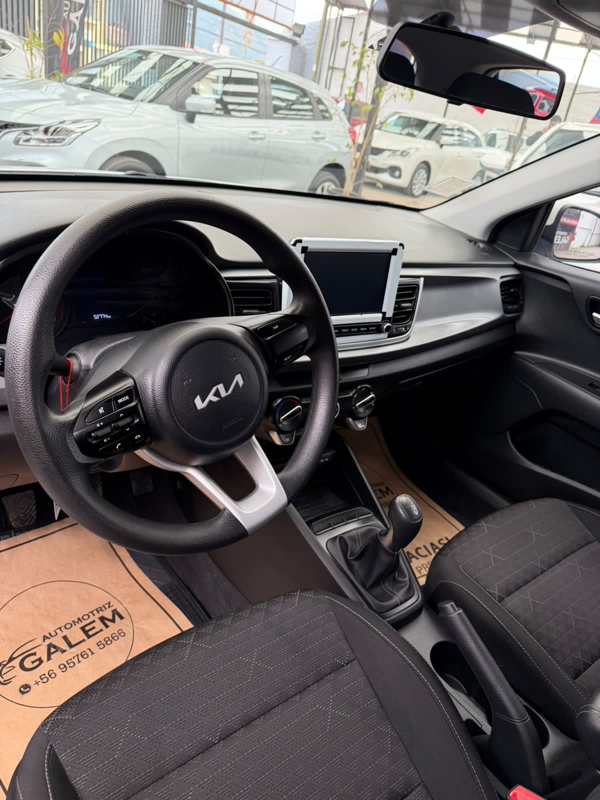 2023 KIA Rio 5 Blanco - Miniatura 8