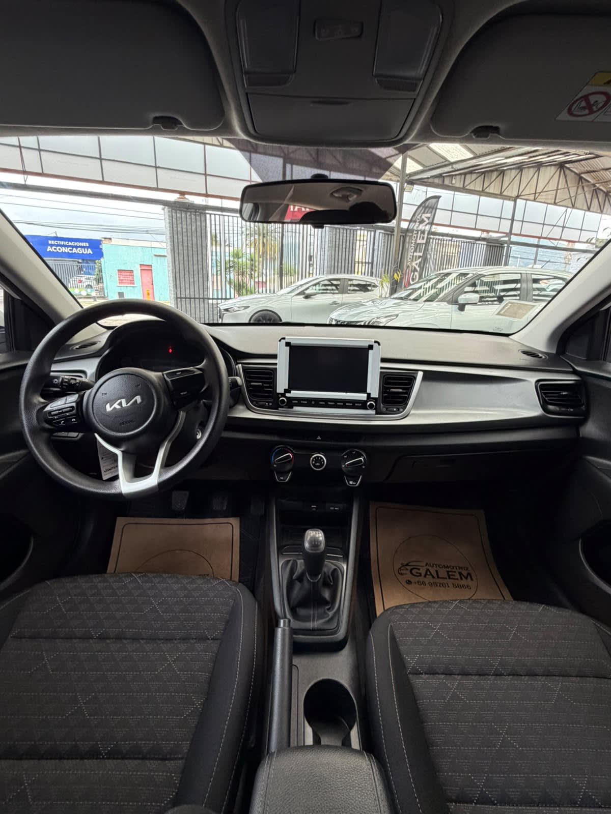 2023 KIA Rio 5 Blanco - Miniatura 9