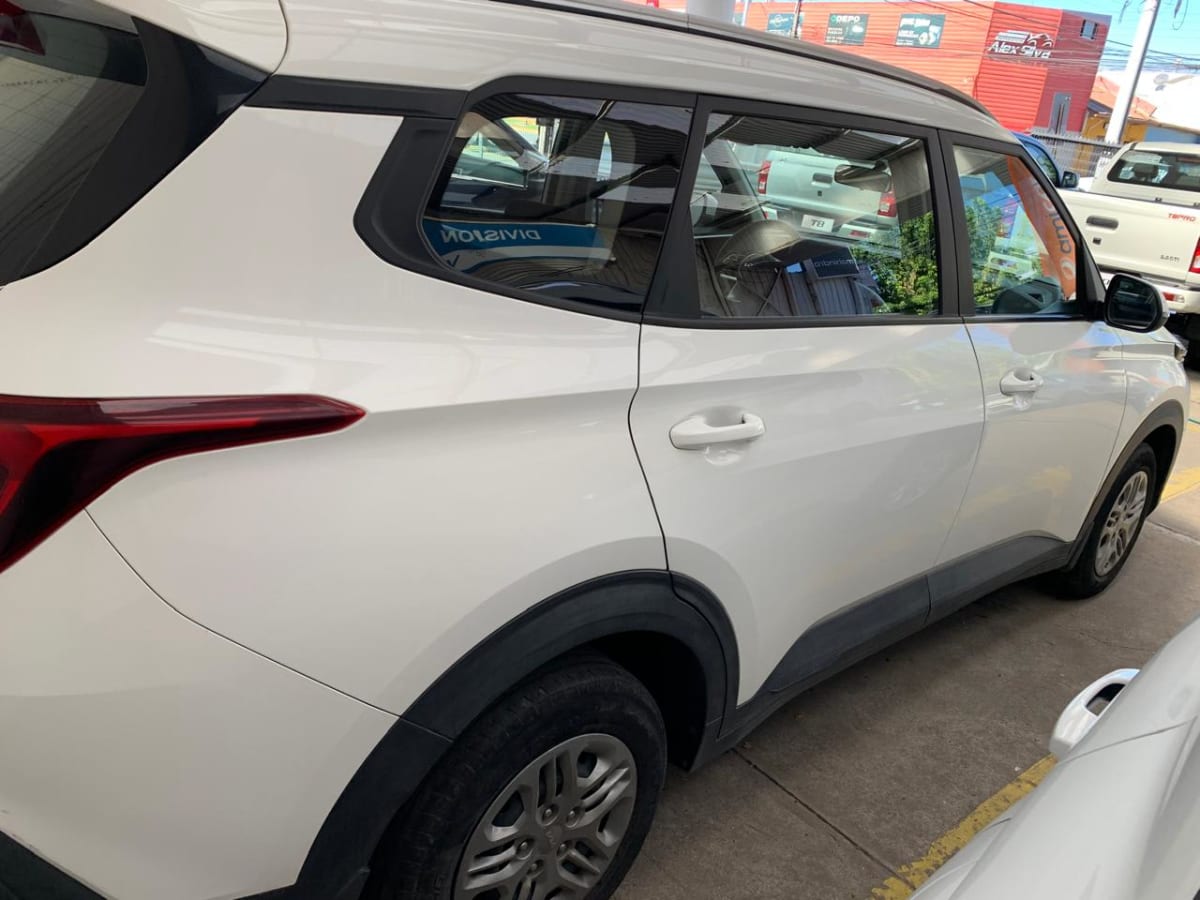 2023 KIA CARENS LX Blanco - Miniatura 6