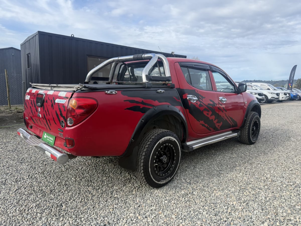 2014 Mitsubishi L200 Katana 4x2 - Miniatura 6