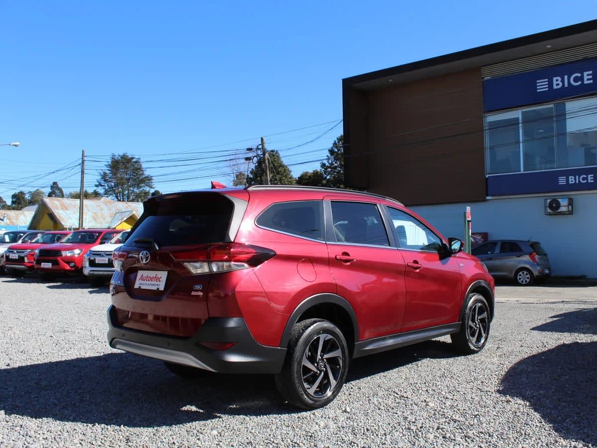 2022 Toyota Rush XEI Rojo - Miniatura 10