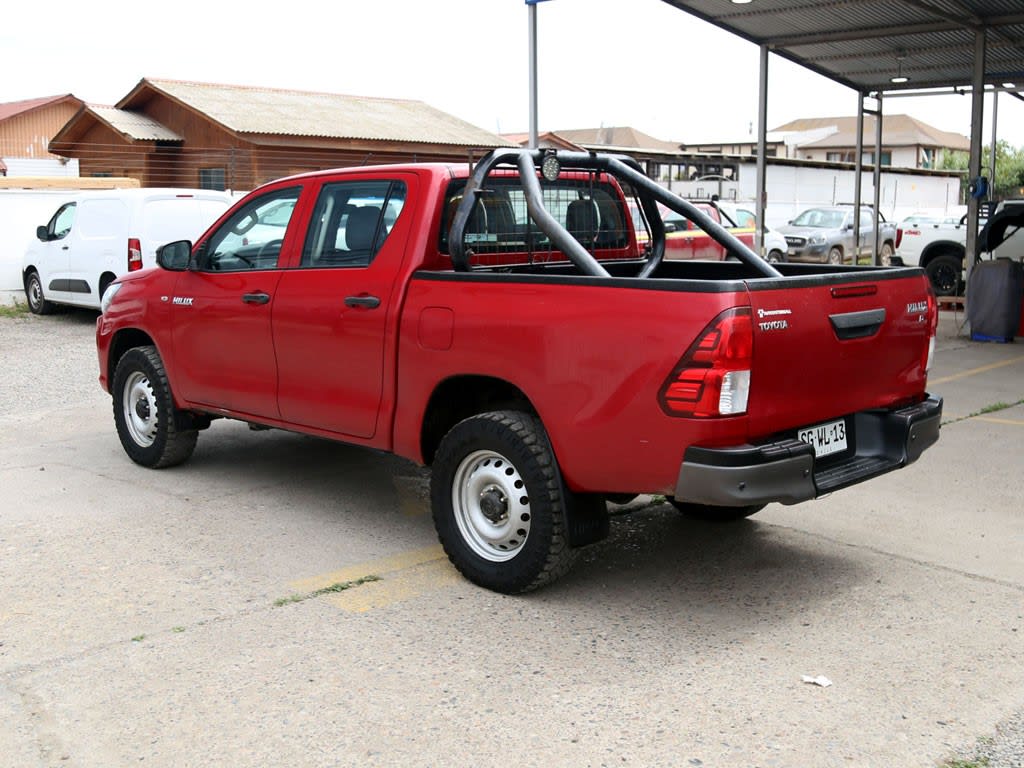 2022 Toyota Hilux PICKUP - Miniatura 9