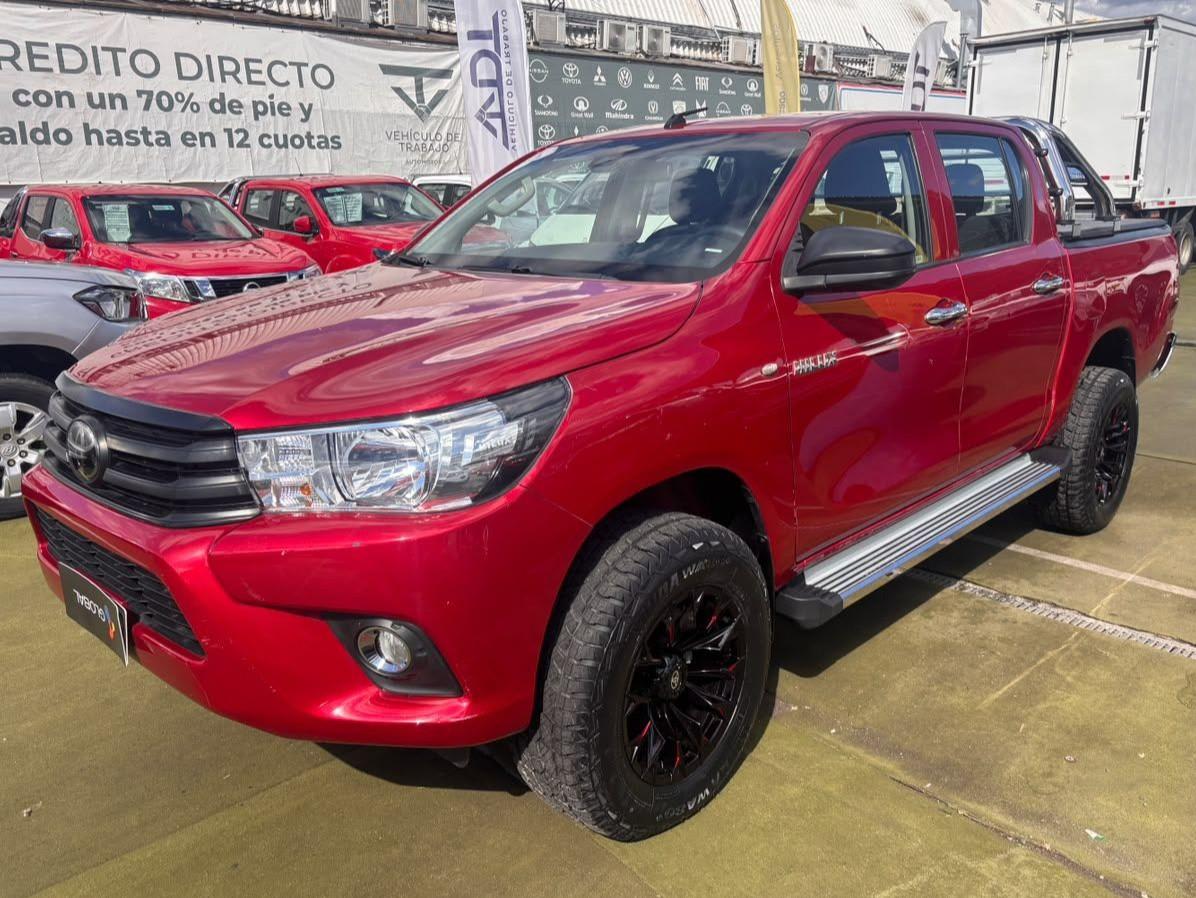 2023 Toyota Hilux Rojo - Imagen 1