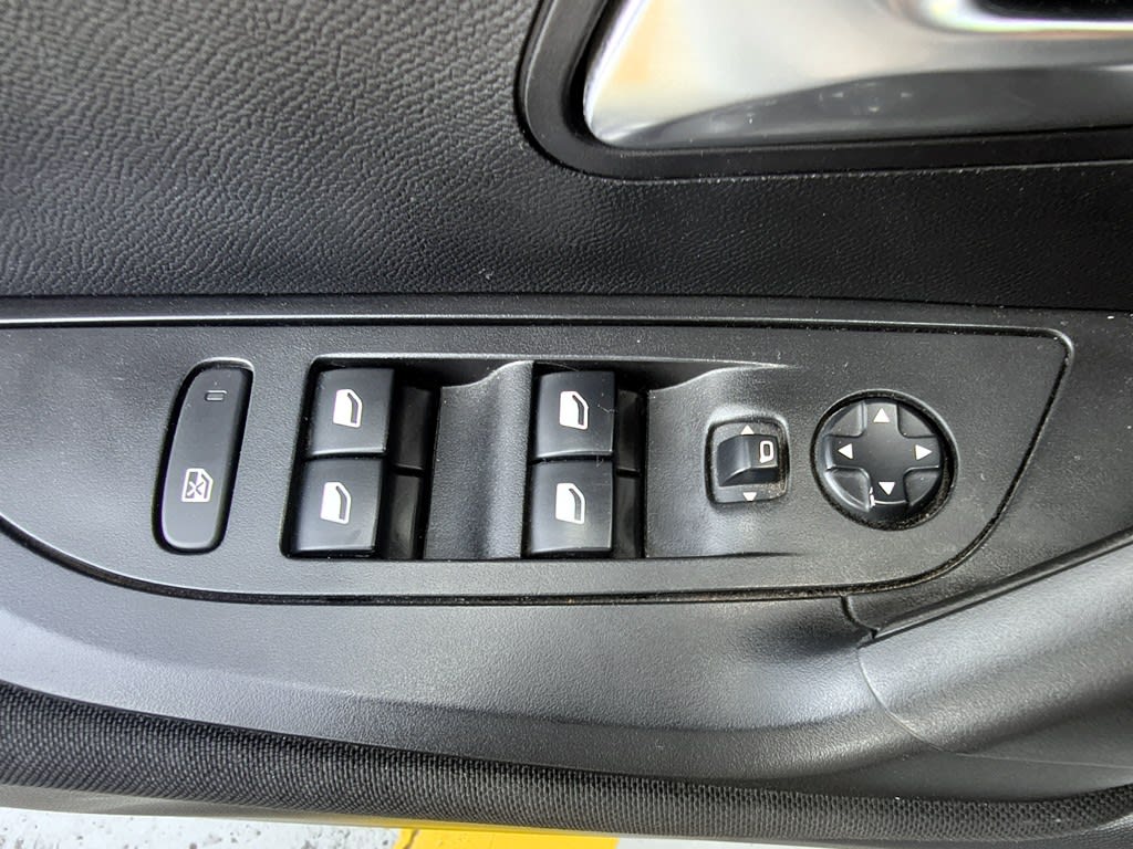 2021 Peugeot 2008 1.5 - Miniatura 9
