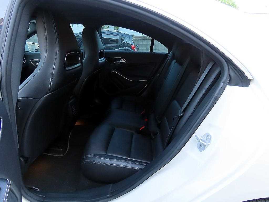 2017 Mercedes-Benz CLA Class Blanco - Miniatura 6