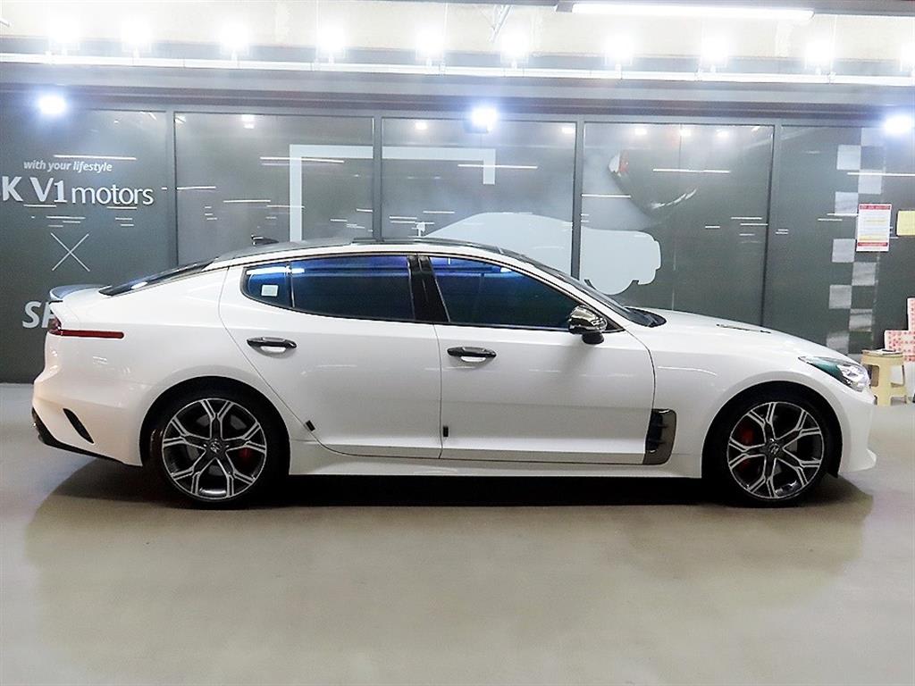 2020 Kia Stinger Gasoline Blanco - Miniatura 3