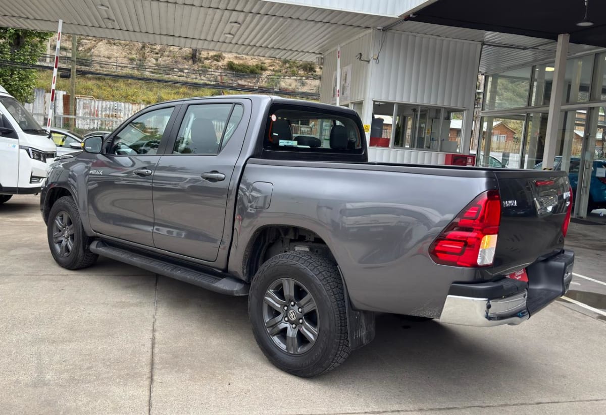 2022 Toyota Hilux 4X2 - Miniatura 4