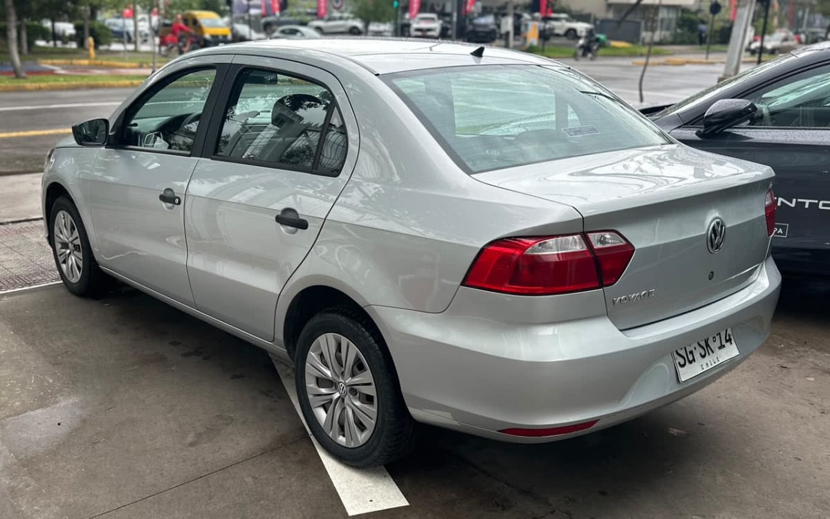 2023 Volkswagen Voyage Trendline Plata - Miniatura 4
