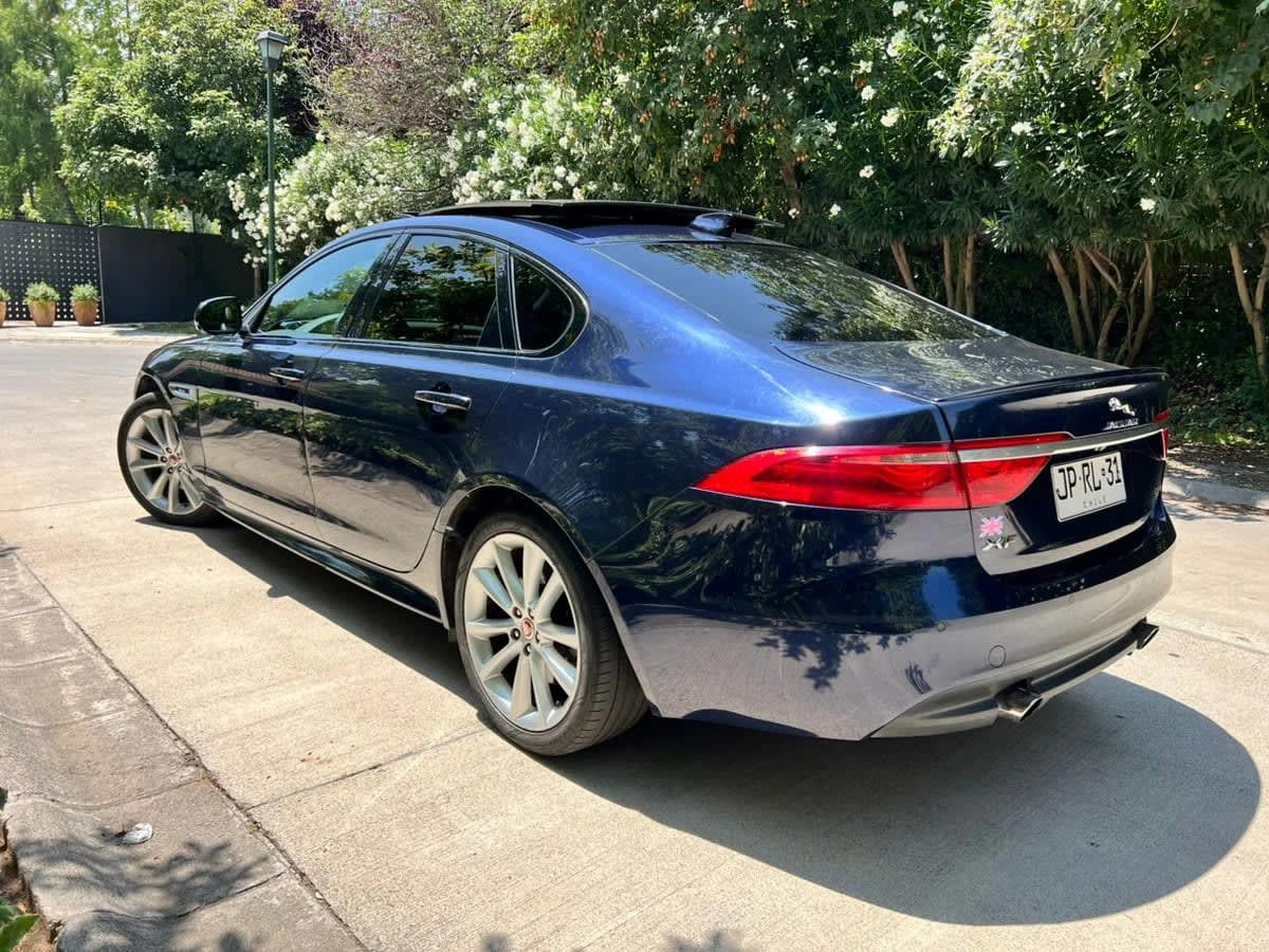 2017 Jaguar XF R-Sport 2.0L Azul - Miniatura 5