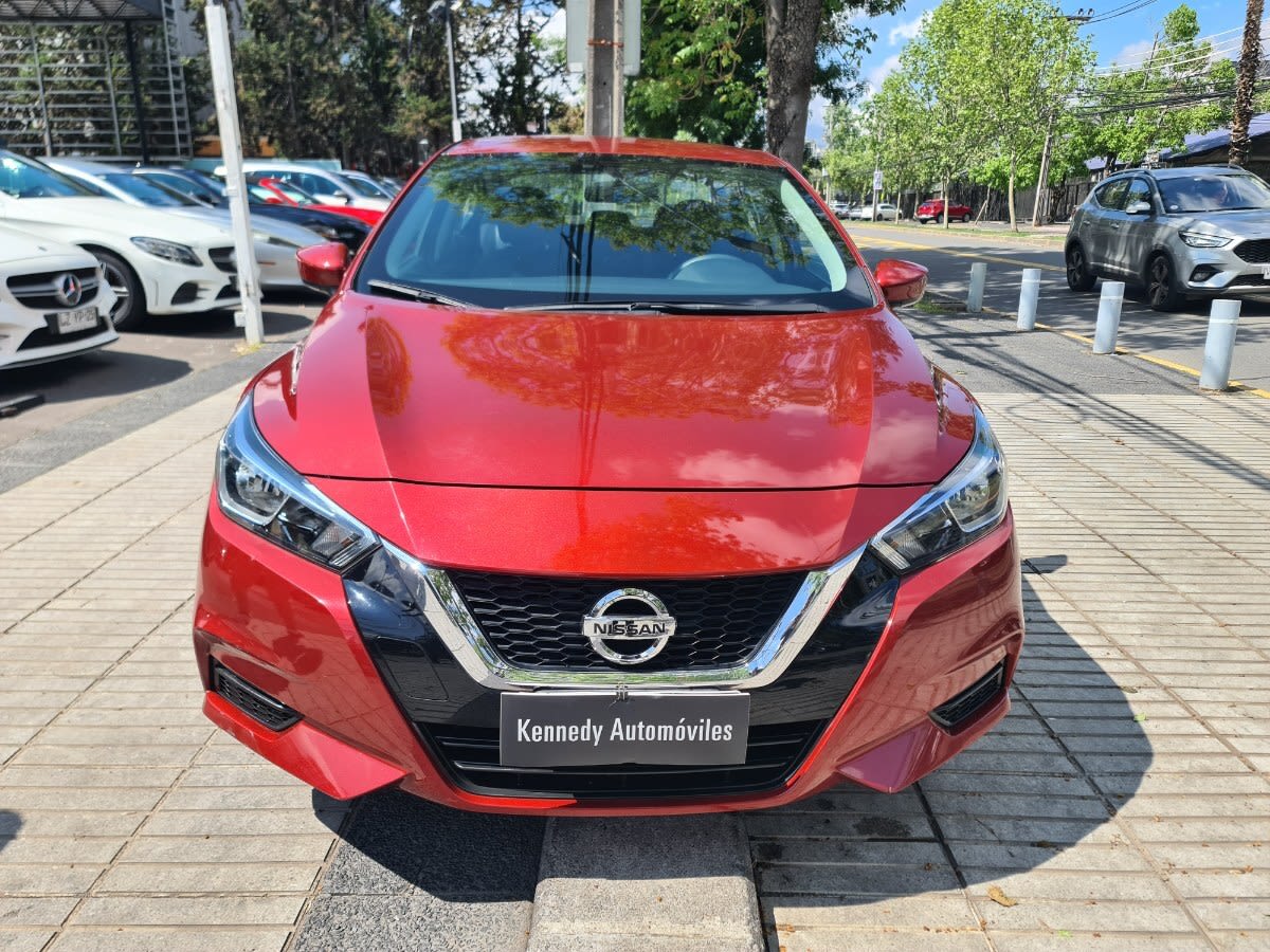 2022 Nissan Versa 1.6 Rojo - Miniatura 6