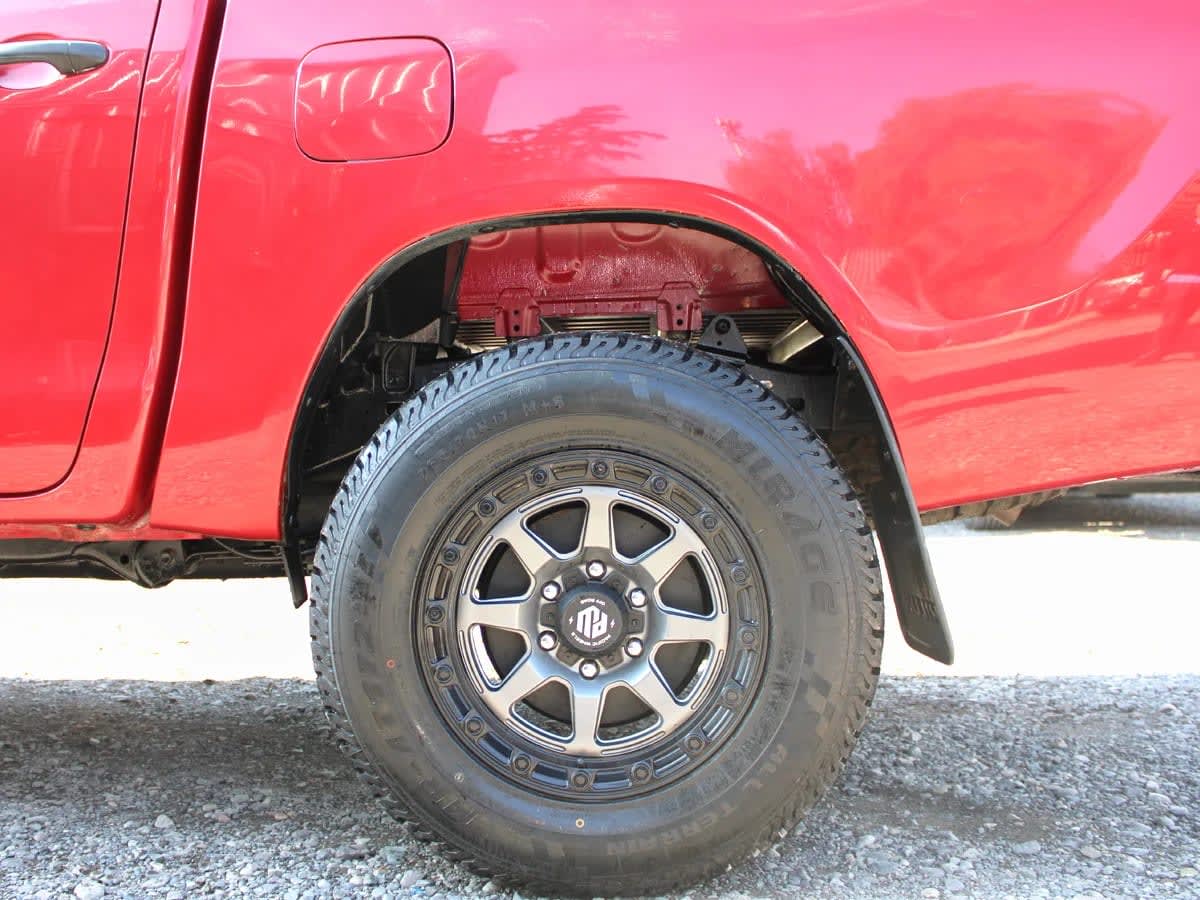 2023 Toyota Hilux DCAB Rojo - Miniatura 9