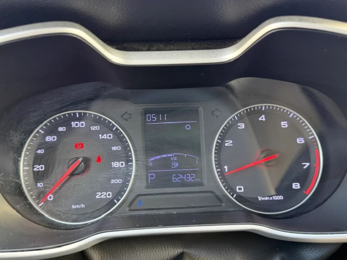 2023 MG ZS 1.5L Negro - Miniatura 9