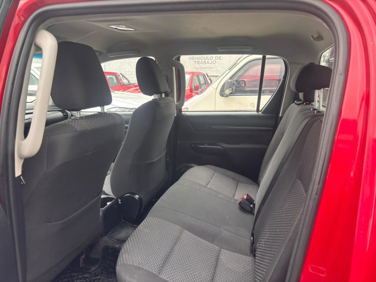 2024 Toyota HILUX 4X4 2.4 MT Rojo - Miniatura 9