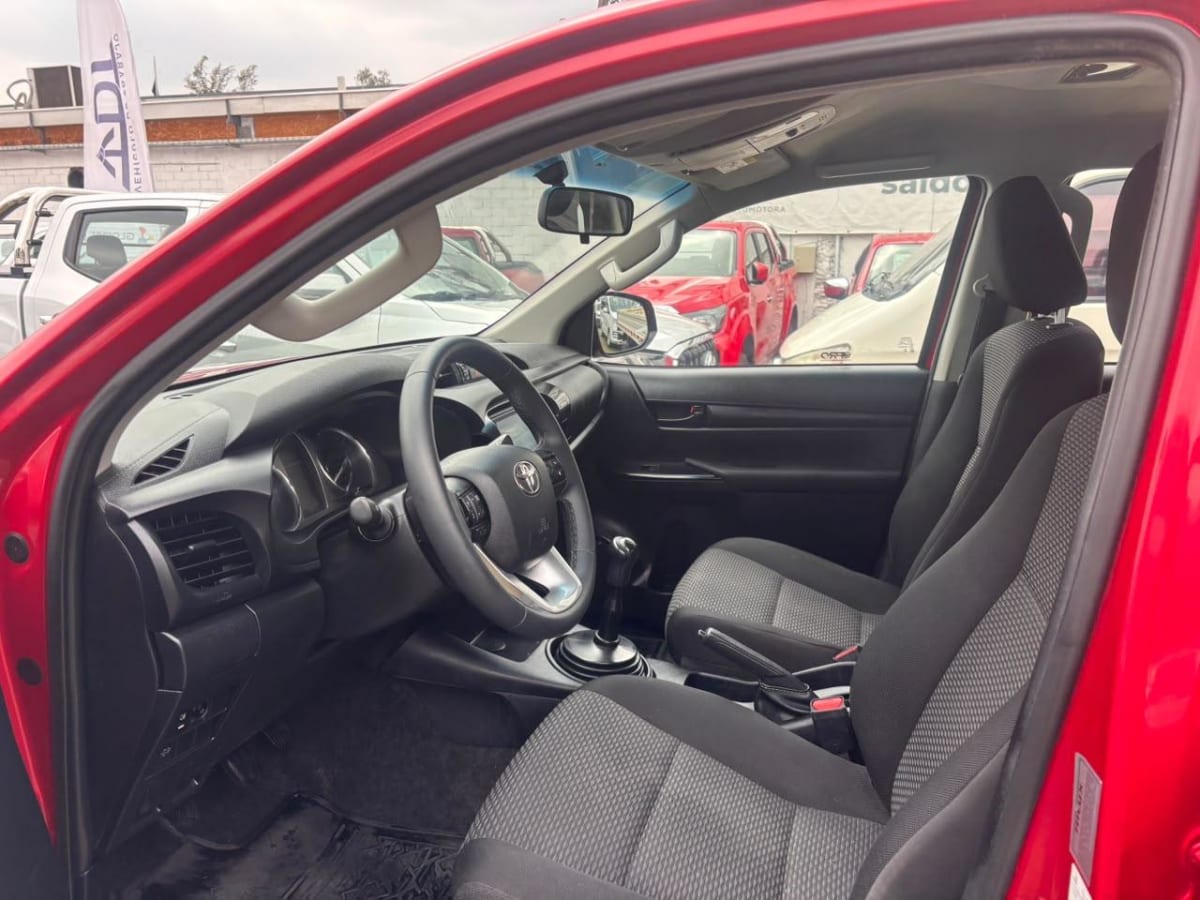 2024 Toyota HILUX 4X4 2.4 MT Rojo - Miniatura 10