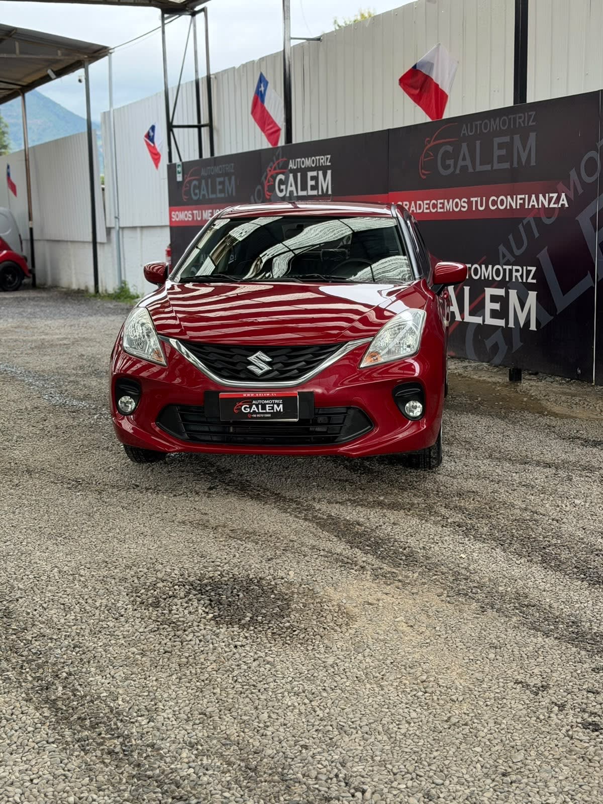 2021 Suzuki Baleno Rojo - Miniatura 3