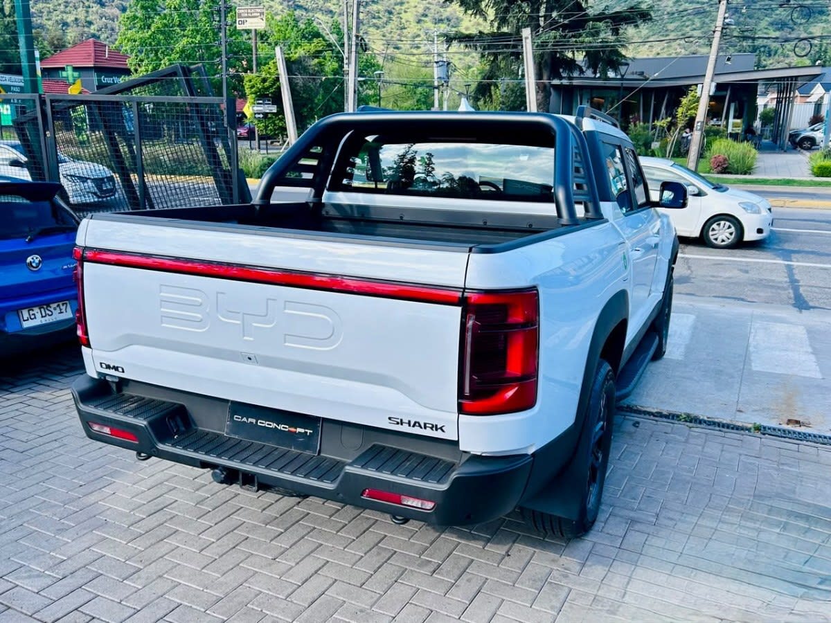 2026 BYD SHARK HIBRIDO Blanco - Miniatura 4