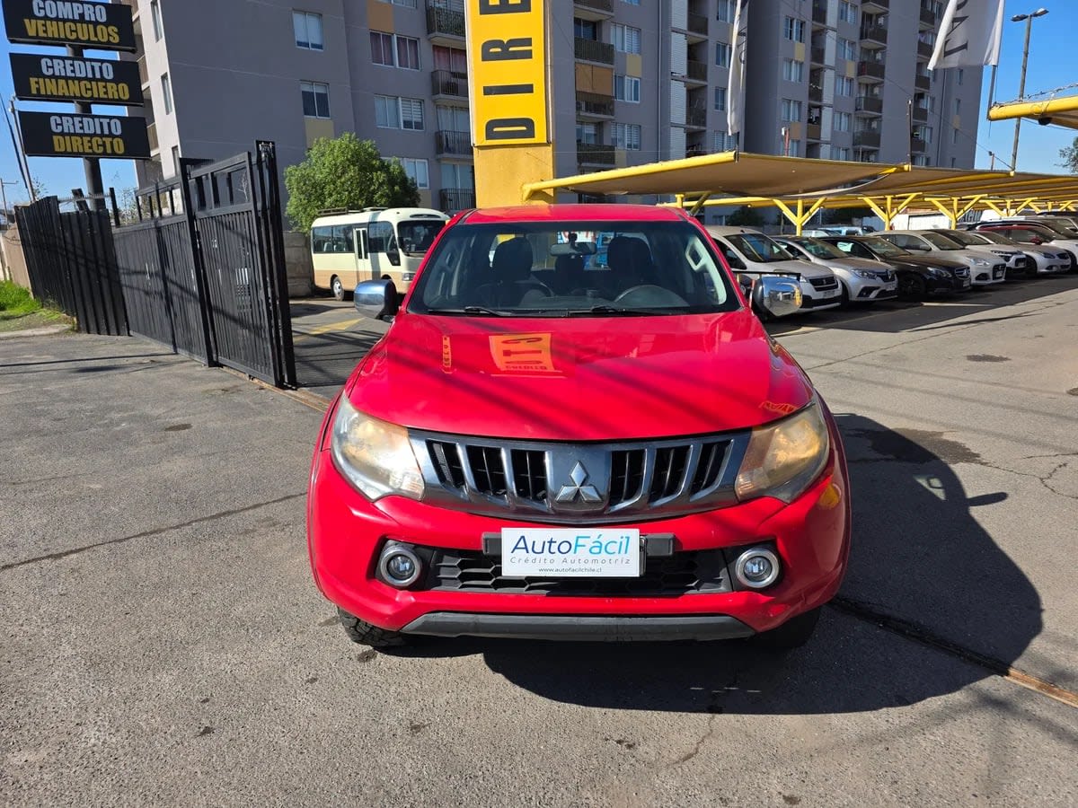 2019 Mitsubishi L200 KATANA Rojo - Miniatura 2
