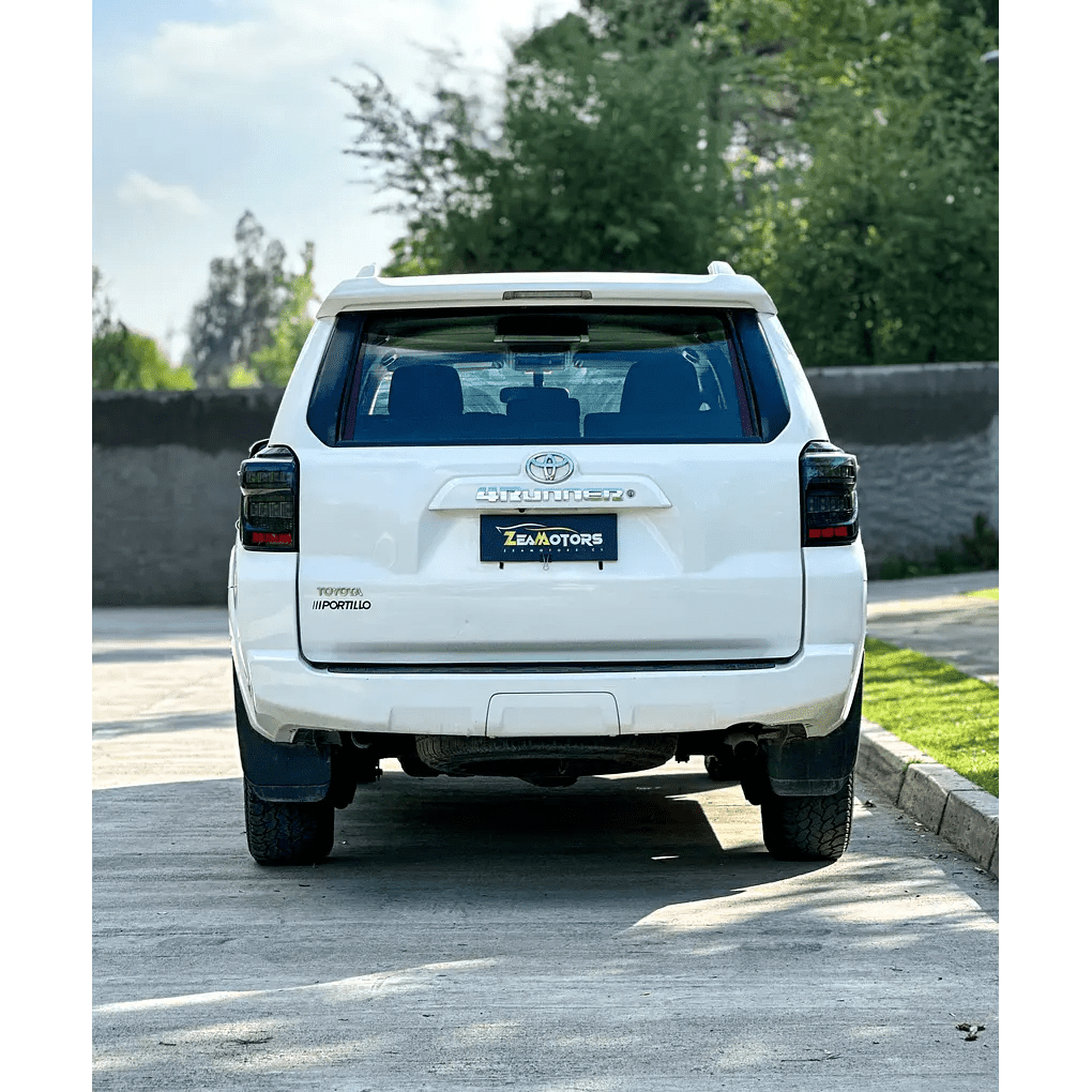 2020 Toyota 4RUNNER SR5 - Miniatura 6