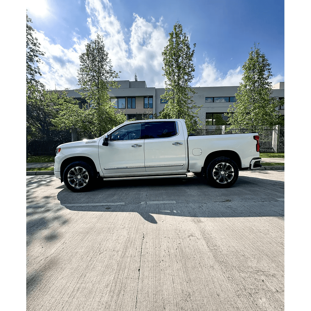 2023 Chevrolet Silverado 4X4 - Miniatura 3