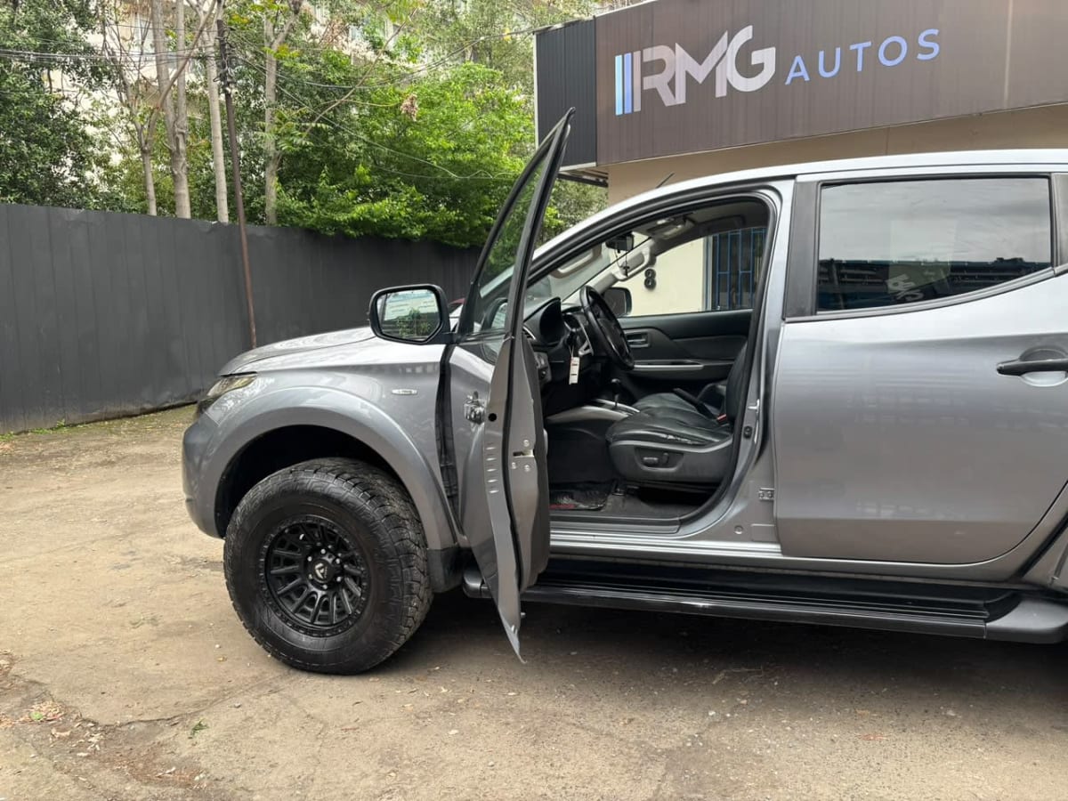 2017 Mitsubishi L200 2.4 - Miniatura 9