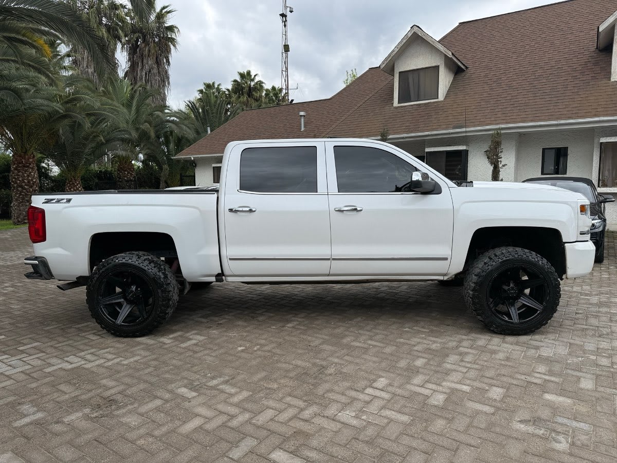 2018 Chevrolet Silverado Blanco - Miniatura 3