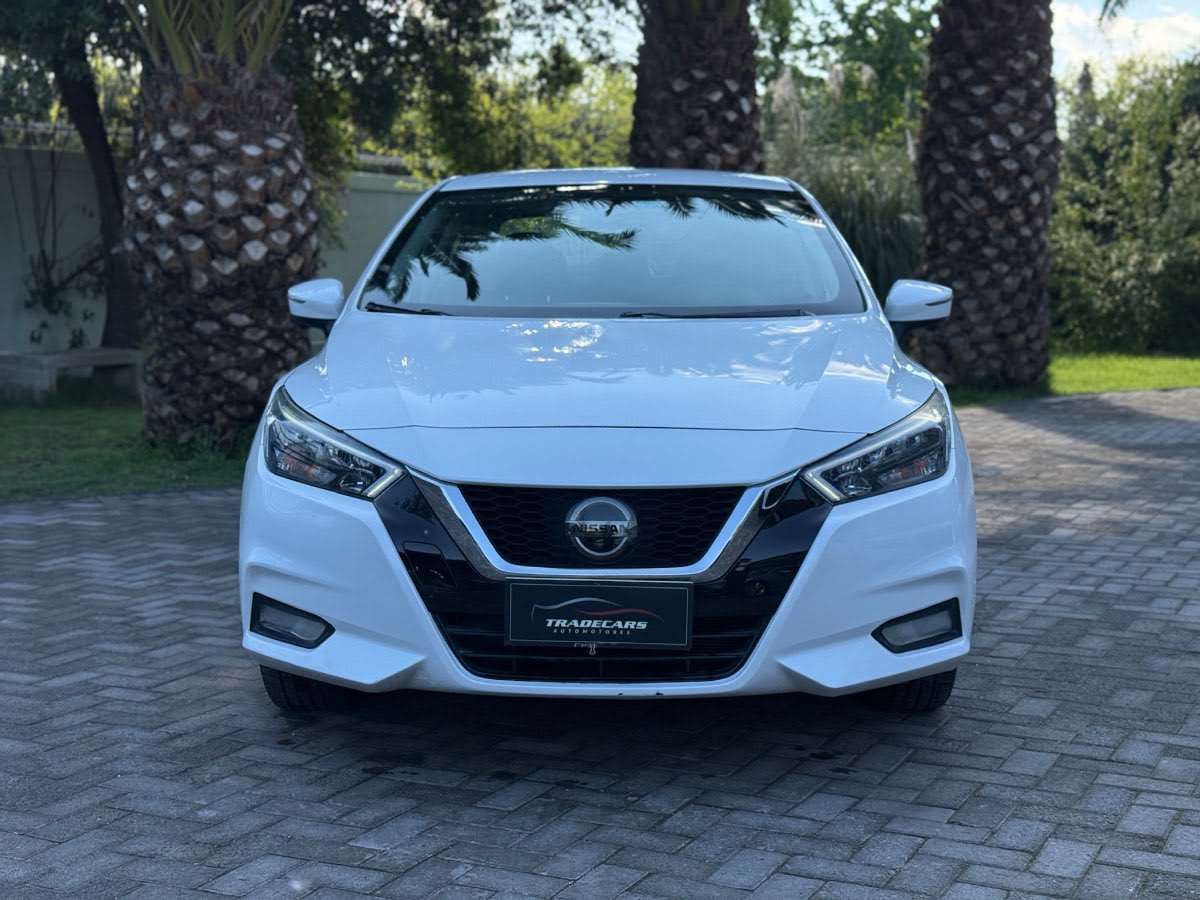 2020 Nissan Versa Exclusive Blanco - Miniatura 9