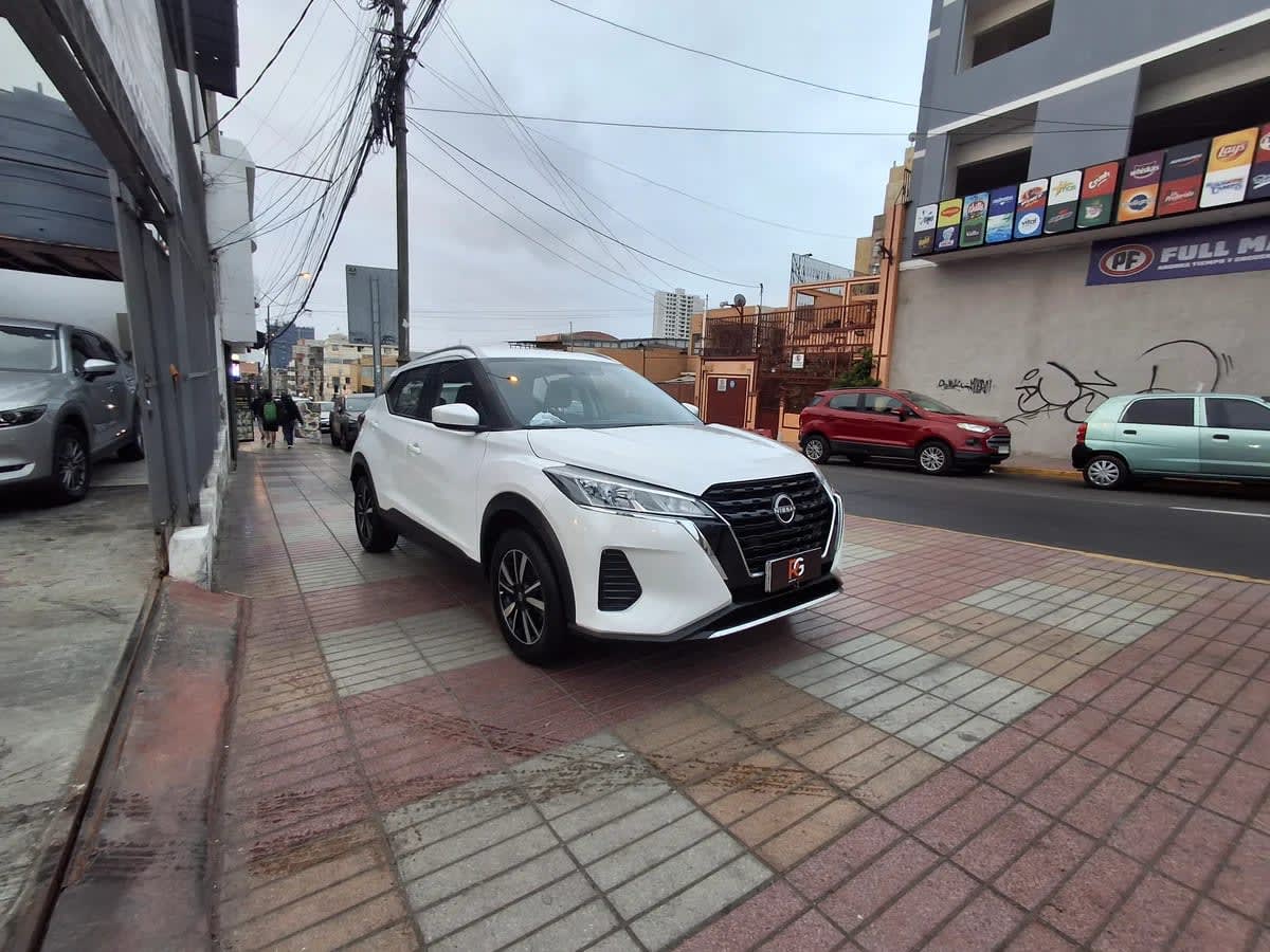 2023 Nissan Kicks 1.6 Blanco - Miniatura 3