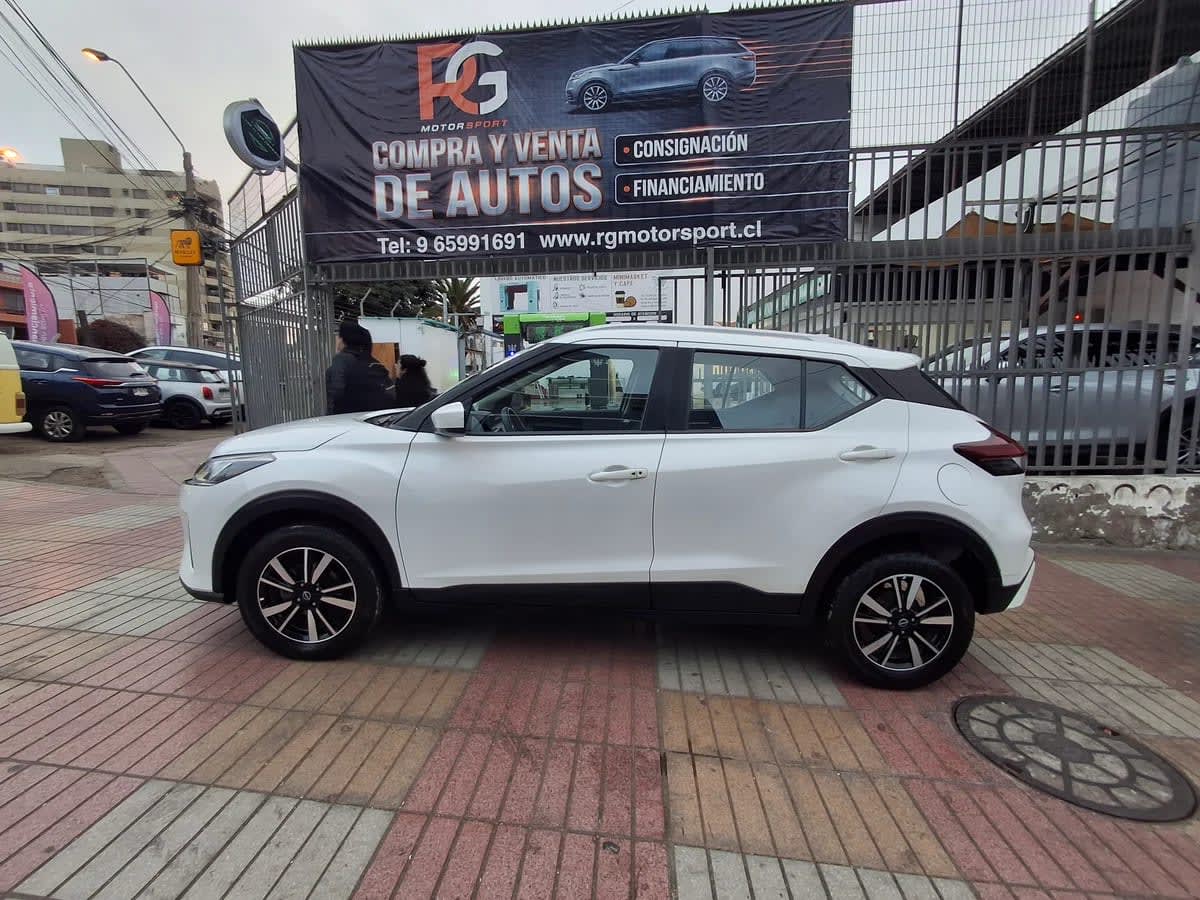 2023 Nissan Kicks 1.6 Blanco - Miniatura 4