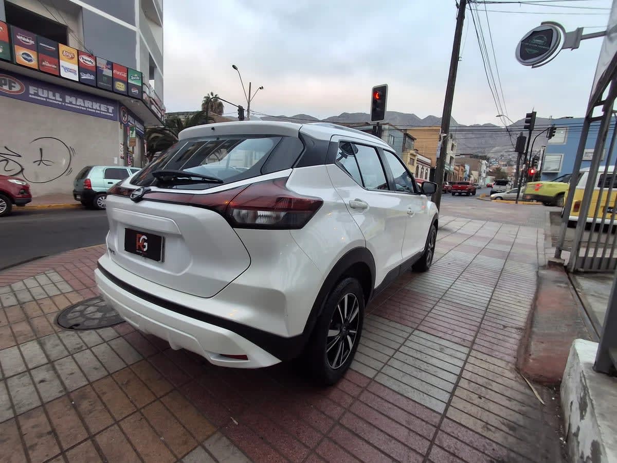 2023 Nissan Kicks 1.6 Blanco - Miniatura 6