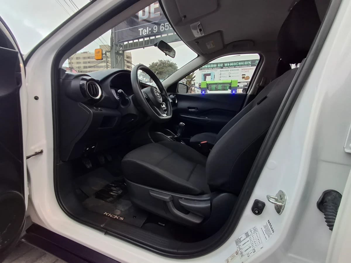 2023 Nissan Kicks 1.6 Blanco - Miniatura 9