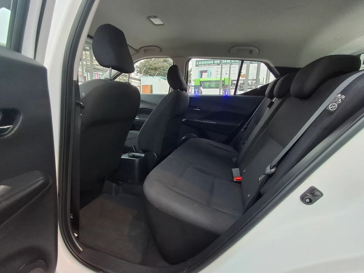 2023 Nissan Kicks 1.6 Blanco - Miniatura 10