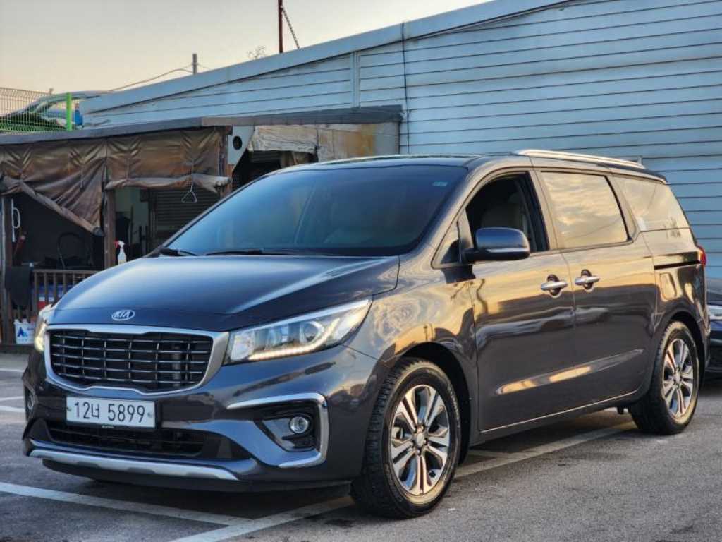 2019 Kia Carnival Diesel Gris - Imagen 1