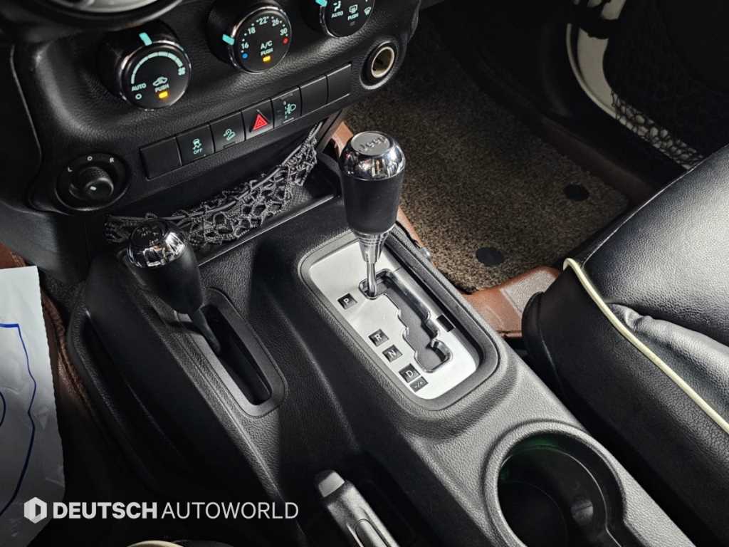 2013 Jeep Wrangler 2.8 Blanco - Miniatura 9