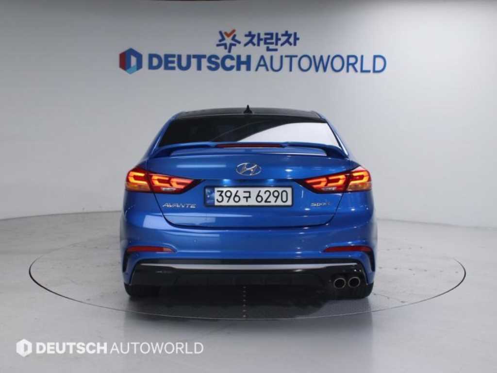 2017 Hyundai Avante AD Azul - Miniatura 4