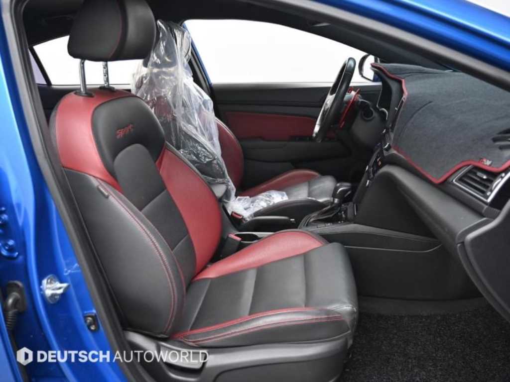 2017 Hyundai Avante AD Azul - Miniatura 10