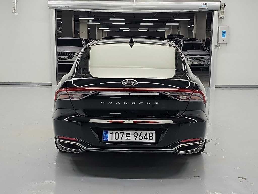 2023 Hyundai Grandeur IG Negro - Miniatura 3
