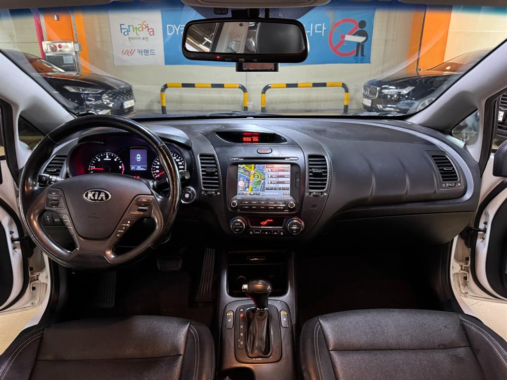 2014 Kia K3 1.6 Blanco - Miniatura 8